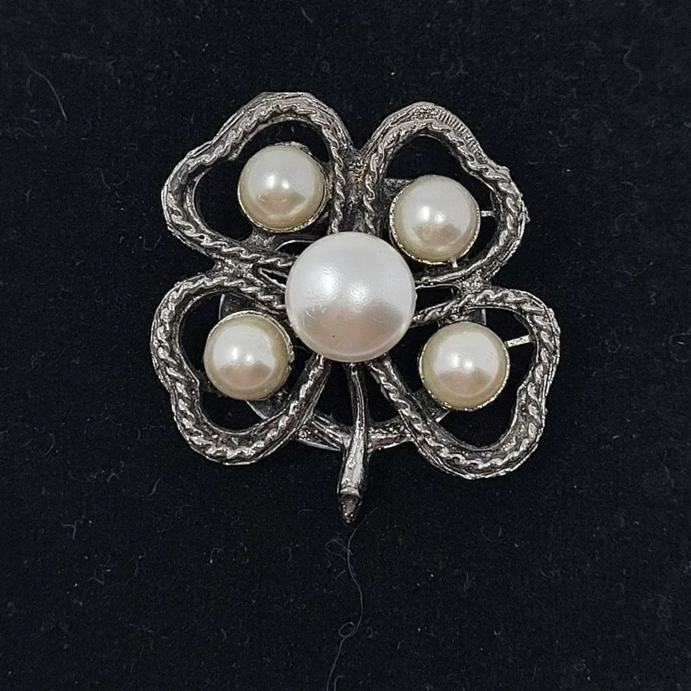 Vintage Four Leaf Clover Fur Clip Scarf Clip Silver Tone Faux Pearl Lucky‎